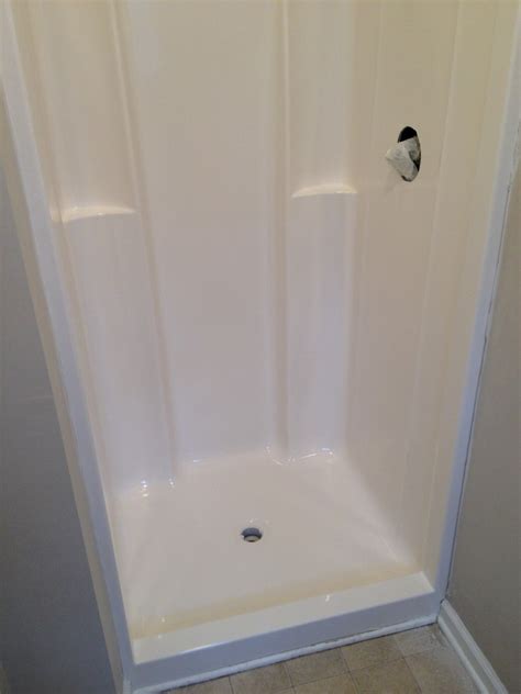 Learning how to refinish a bathtub not only makes your tub look new, but it can add 15 or 20 years to the usefulness of your tub. Fiberglass Shower Refinishing | Specialized Refinishing