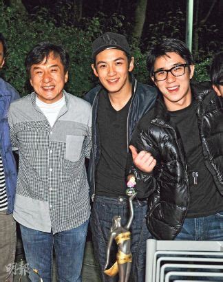 房祖名柯震东吸毒事件 ，也称为 房东事件 或 房东吸毒事件 ，指2014年8月 香港 演员 房祖名 、 台湾 演员 柯震东 等人在 北京 一洗浴中心吸食 大麻 被北京警方查获的事件。 毒祸!柯震东失千万代言 房祖名断送百亿|柯震东|房祖名|失千万代言_新浪娱乐_新浪网