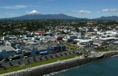 New Plymouth Backpacker Bus New Zealand