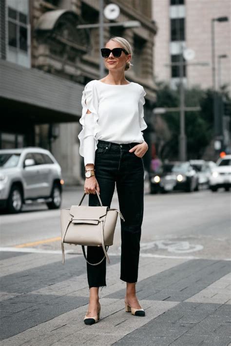 calça jeans no trabalho com blusa branca e slingback Looks Moda