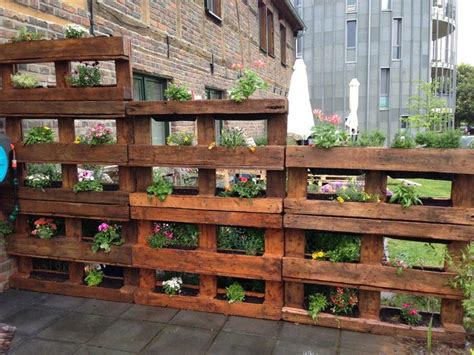 Step by step instructions and supply list to build your own inexpensive privacy screen. My Vertical Pallet Garden! | gardening | Pinterest ...