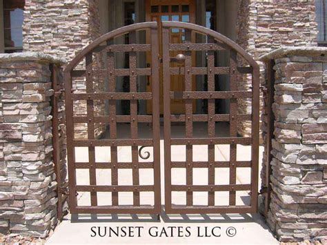 Sunset Gates Courtyard Gate 517 Sunset Gates