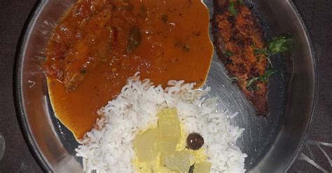 Fish Thali Rice With Fish Curry Fish Fry And Spiced Buttermilk