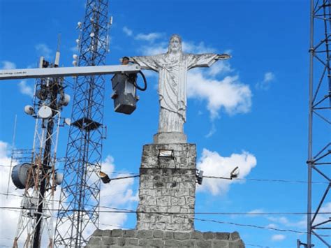 Estátua do Cristo Redentor em Cajazeiras chega aos anos aguardando a retirada das