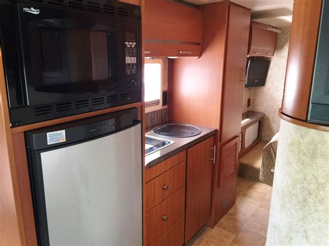 Coach Of The Day 2011 Winnebago Via Double Slide With 13000 Miles
