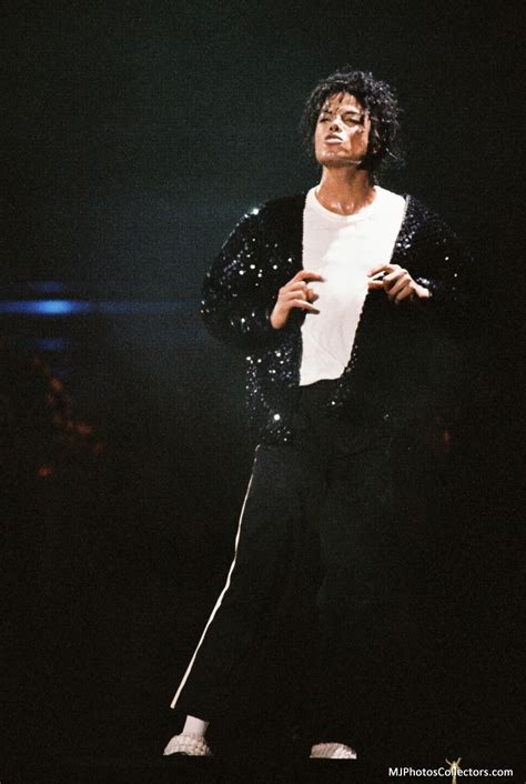 The billie jean short film made history as the first video by a black artist to be played in heavy rotation on mtv. Bad Tour - Billie Jean - Michael Jackson Photo (13443764 ...