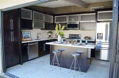 However, in this story, the third bay in the garage of this empty nester got transformed into a state of the art home golf simulation room. How to transform a garage into a small home? | Interior ...