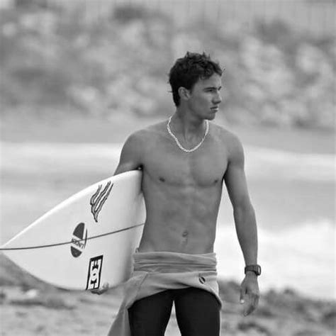 His is full despite its fineness, thanks to its natural wavy texture. 45 Iconic Ideas for Surfer Hair for Men | MenHairstylist.com