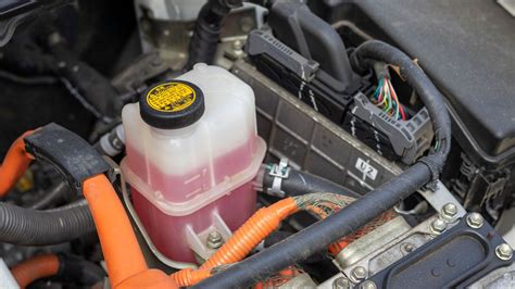 How Much Coolant Should Be In The Reservoir Rerev