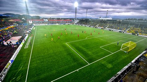 Fk bodø/glimt is a norwegian football club from the town of bodø that currently plays in eliteserien , the norwegian top division. Om Stadion / Bodø/Glimt