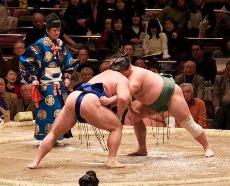 外国人観光客が魅了される両国国技館の大相撲 Thanks Japan