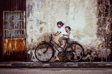 Some tourists rented bicycles, some took trishaws, while others, like us, just strolled along the streets. 8 Lokasi Mural Wall Street Art Serata Malaysia Yang Jadi ...