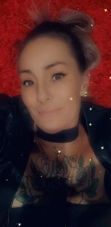 Attractive Sexy Tattooed Milf In Nerang Surfers Paradise
