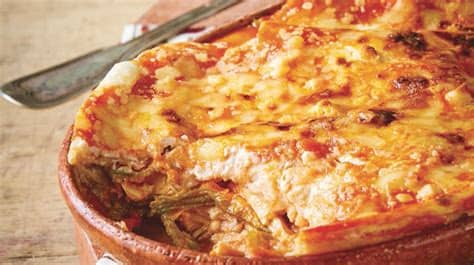 Receta fácil de karlos arguiñano para preparar crema de calabaza, uno de los platos más populares en otoño e invierno. Pastel azteca de flor de calabaza