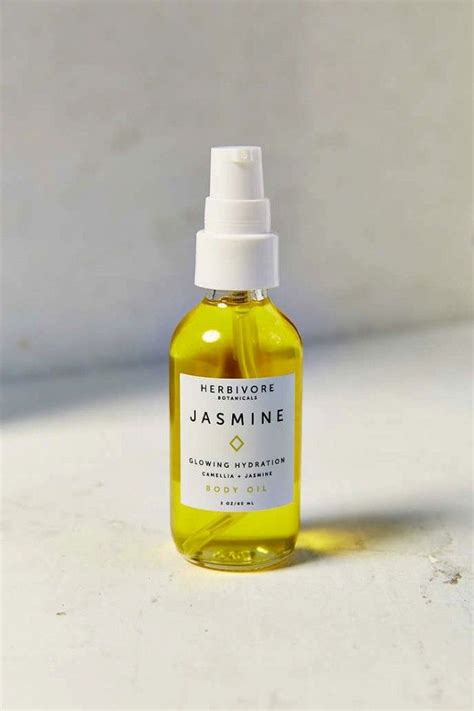 Massage Jasmine Body Oil Onto Your Skin Right After A Shower To Enjoy Soft Hydrated Skin All