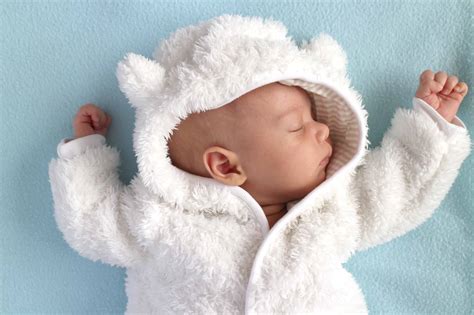 Como Vestir A Un Bebe Recien Nacido En Noviembre Consejos De Bebé