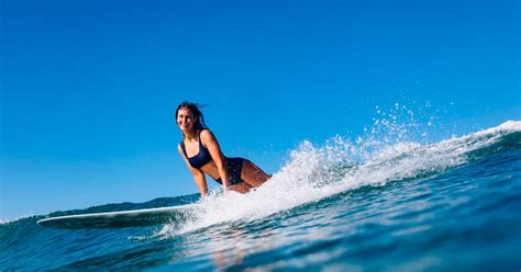 las mejores surfistas femeninas del mundo watsay surf school