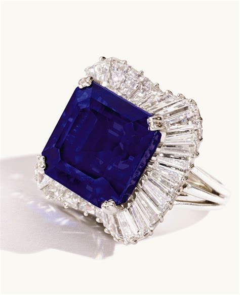 Jewelry News Network: 28-Carat Kashmir Sapphire Sets World Auction Record