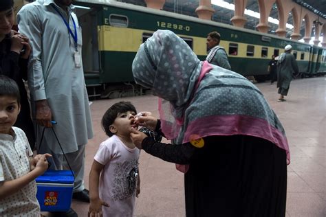 To Calm Nervous Families Pakistan Changes Polio Vaccination Tactics