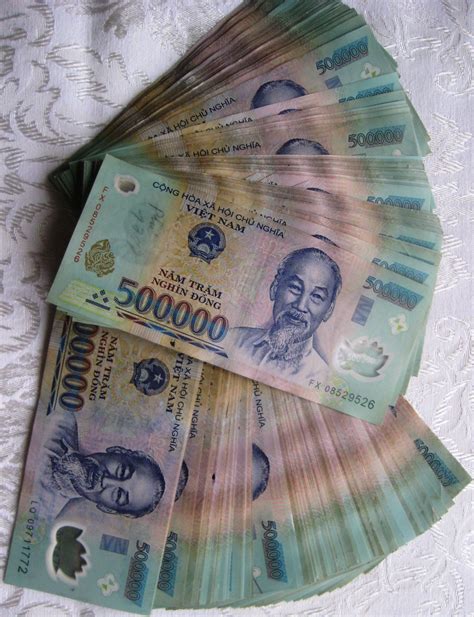 Vietnam Dong Banknotes 500,000 Denomination Circulated Notes