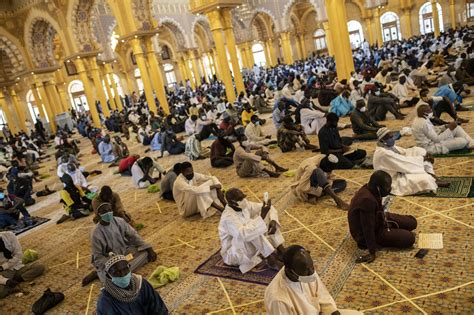 As Mosques Reopen In West Africa Covid 19 Fears Grow