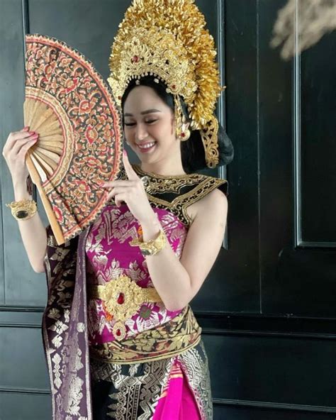 6 Artis Pakai Baju Adat Bali Pesonanya Nggak Main Main MataMata Com