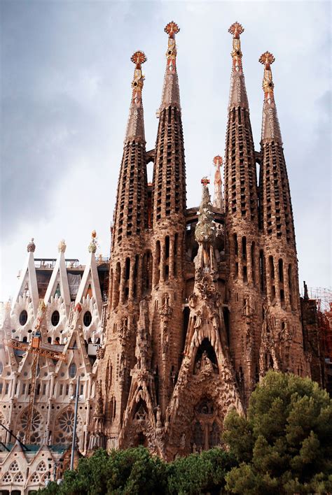 Sagrada Família — Wikipédia Старинная архитектура Барселона Соборы