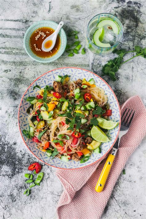 Glasnudelsalat Thai Style mit Rindfleisch und viel Gemüse Schnell