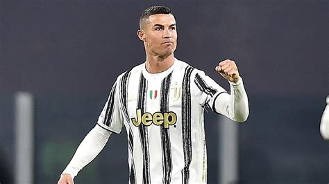 He also became the first player to score in 10 consecutive international competitions and the athlete with more goals in any national team. Cristiano Ronaldo supera a 'Pelé' como segundo máximo ...