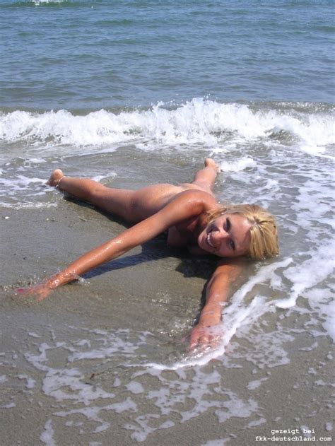 Französische Frau nackt am Strand FKK Fotos Tips und Reise Infos