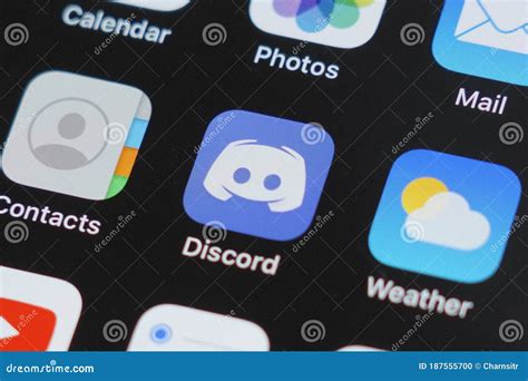 Discord Apps On Iphone Screen Editorial Image Image Of Streamer Chat