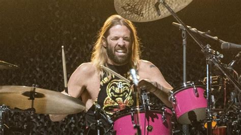 Foo Fighters Drummer Hawkins Dead At 50 Perthnow