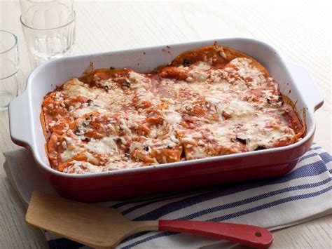 Longtime tv personality, food expert and cookbook author alton brown says cooking a turkey with stuffing is a bad idea. Enchilada Lasagna | Food network recipes, Enchilada ...