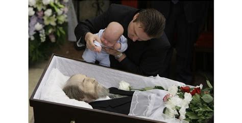 32 Photos Of Celebrity Open Casket Funerals That Will Shock You Slide