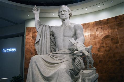 Джордж Вашингтон с обнажённой грудью где находится и что посмотреть рядом