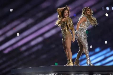 J Los Super Bowl Halftime Booty Popping Almost Sees Her Fall Off The Stage Irish Mirror Online