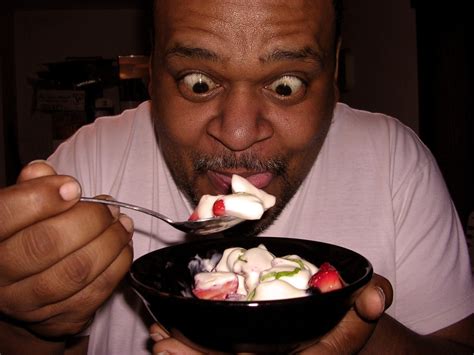 Gambar Orang Pria Hidangan Makan Makanan Hitam Pencuci Mulut