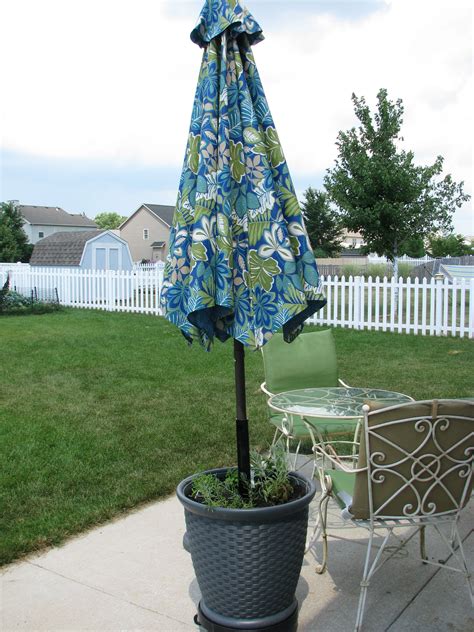 Diy rolling umbrella stand planter. Pin by Laurie Stephens on NEED TO DO! | Patio umbrella, Patio umbrella stand, Best patio umbrella