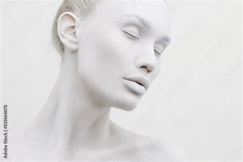 Fotografia Do Stock Beautiful Naked Woman In White Paint Beauty Nude Girl Halloween Adobe Stock