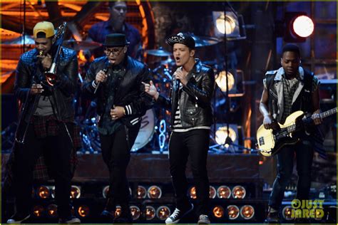 Bruno Mars Performs Treasure At Brit Awards 2014 Video Photo