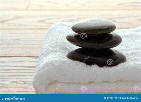 Black Hot Polished Stone Cairn On A Towel In A Spa Stock Image Image Of Treatment White 11924175