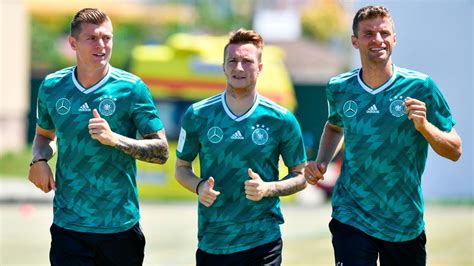 +1 stunde zur ortszeit addieren. Fußball-WM 2018: Deutschland gegen Schweden - das muss ...