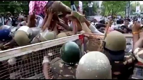Police And People Fight In India Youtube