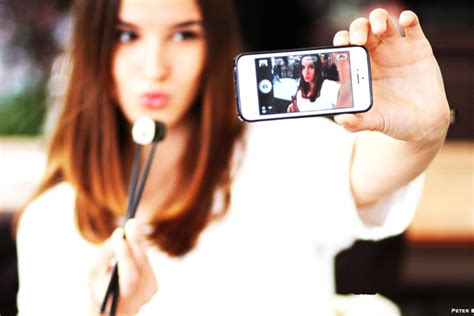 Selfies With Food 7 Tips To Take A Good Selfie
