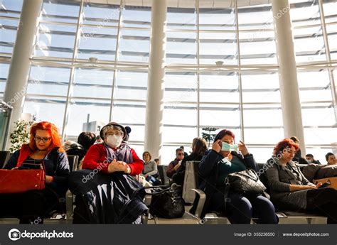 Situat la 16,5 km nord de centrul bucureștiului, aeroportul internațional henri coandă bucurești este cel mai mare aeroport al româniei, deservind 67 de destinații externe și 9 destinații interne. Otopeni Roumanie Février 2020 Passagers Intérieur Aéroport ...