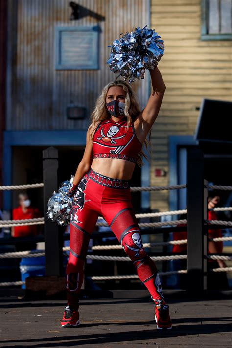 Tampa bay arena, lp on vastuussa tästä sivusta. Tampa Bay cheerleader from Biloxi ready to cheer on ...
