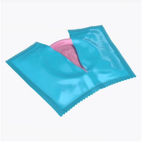 3d модель Открытая пластиковая упаковка презерватива с презервативом