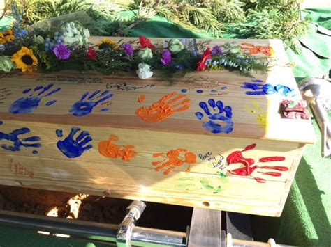 Heres How One Funeral Director Says Green Burials Can Bring Solace To
