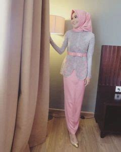 Bahan brokat merupakan salah satu jenis bahan yang cocok sekali. 48 Model Baju Kebaya Muslim Modern dan Anggun - KlubWanita.com