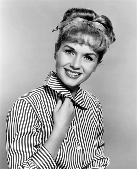 debbie reynolds love her old movies what a natural beauty actrice stars de cinéma